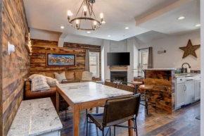 Lovely 4BR Condo Heart of Town Walk to Ski Lift